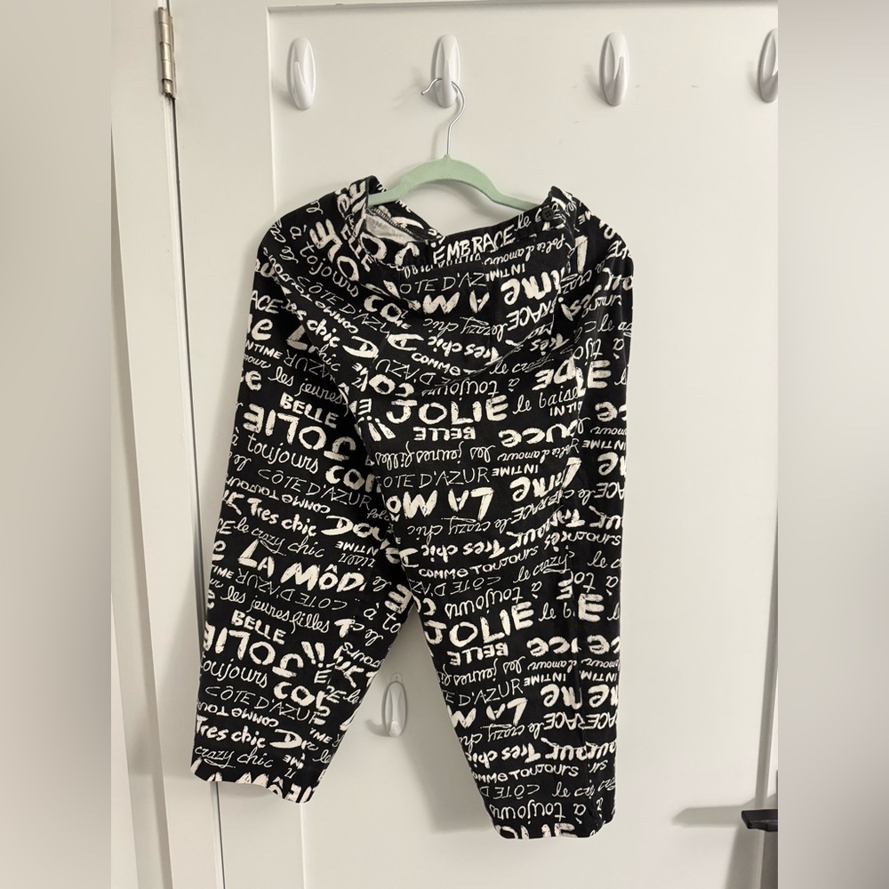 Briggs New York Black and White Text Print Ankle Pants